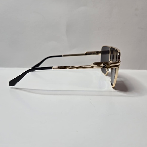 LV Sky Mask Sunglasses - Picture 12 of 13